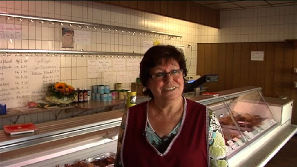 Karin Meiritz vor der Verkaufstheke