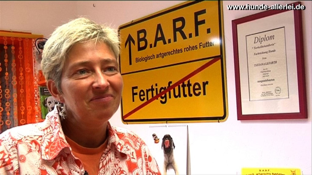 Tatjana Lefarth Tatjana Lefarth vor dem BARF-Geschäft
